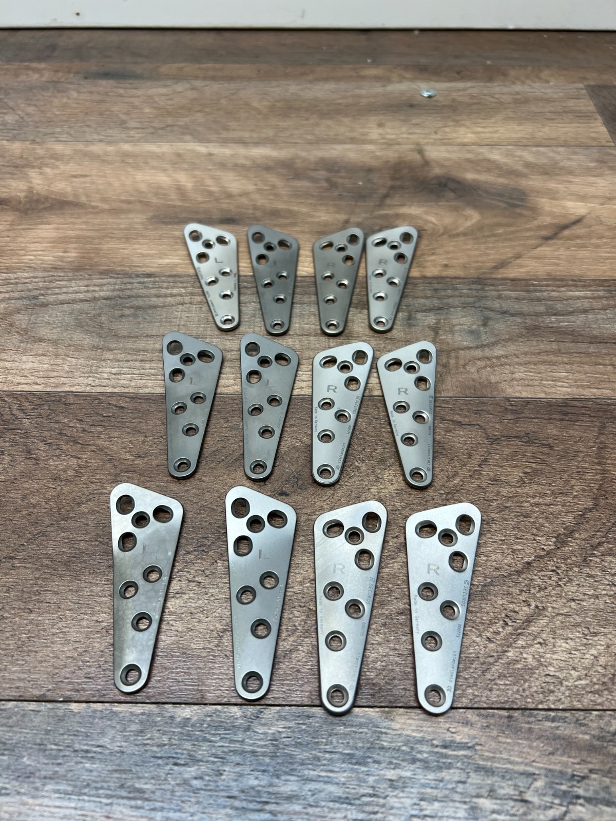 Lot of 12 Securos Veterinary TPLO Delta Bone Plates (6 Left, 6 Right) 3″x 1-1/8″