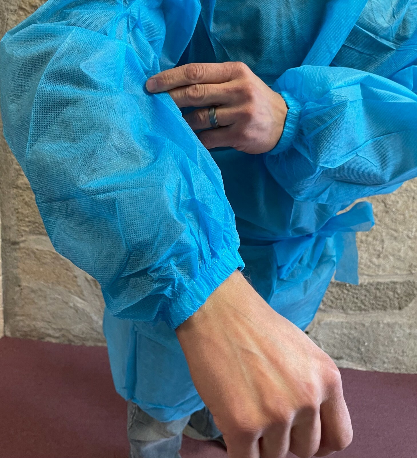 Non-Woven Surgical Isolation Gown Knit Cuff Fluid Resistant Blue 10 / 25 / 50 pk
