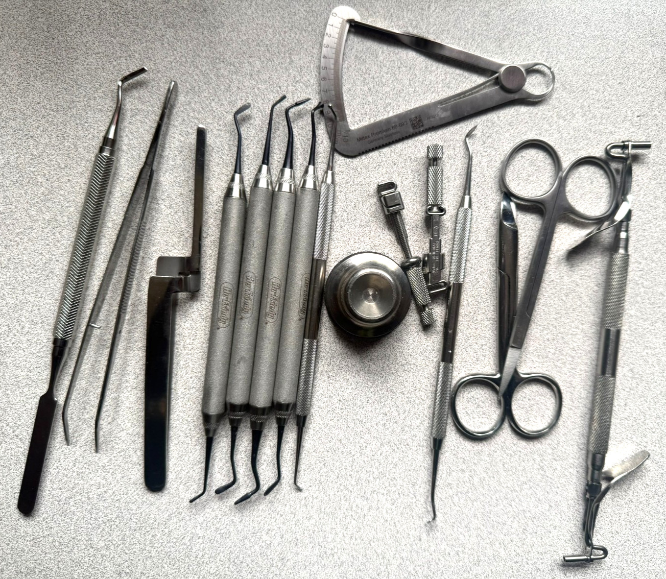 Hu-Friedy Restorative &Exam Kit -Extensive Dental Set of 32 Instruments&Cassette