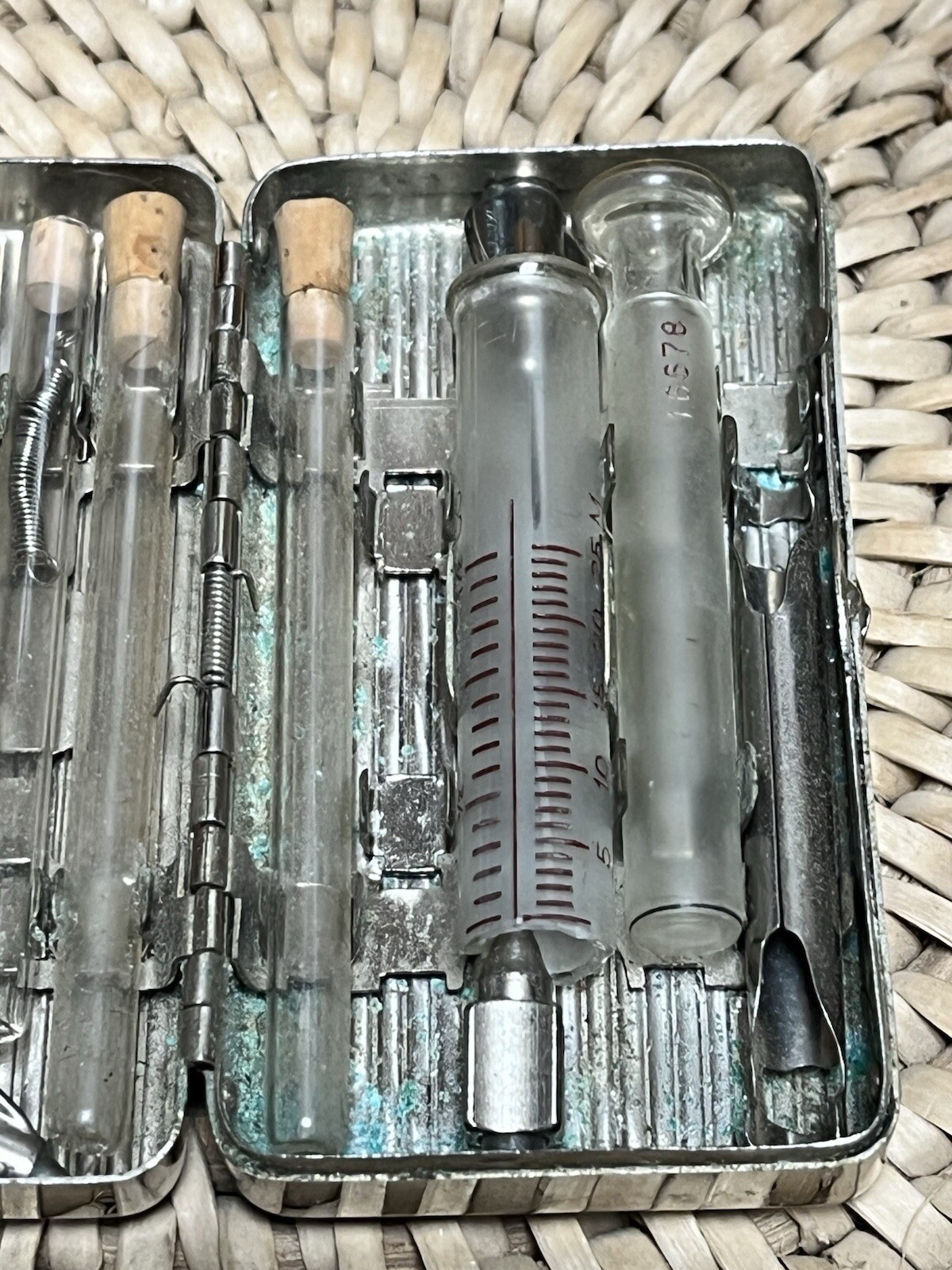 Vtg Becton Dickinson Hypodermic needle Silver / Nickel Case w/some needles Etc