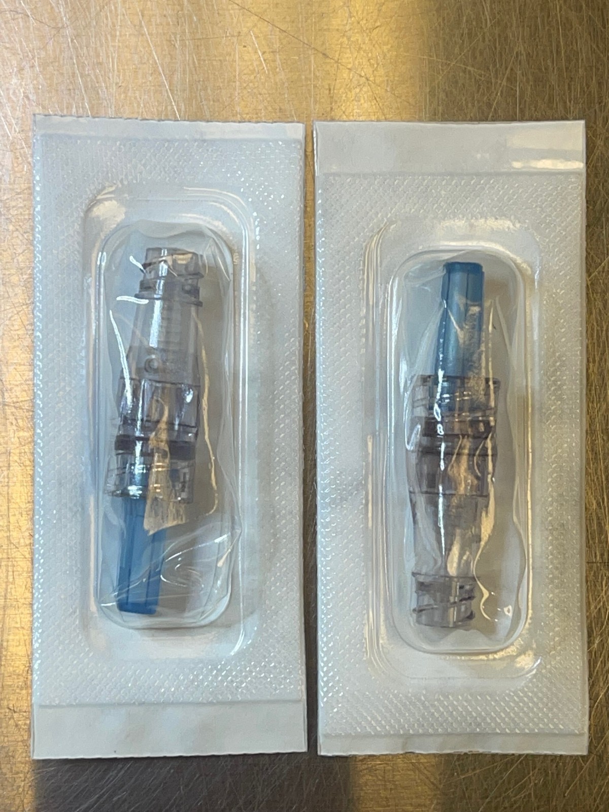 ICU MC100 MicroClave Clear Neutral Connector Case of 100/ EXP 2030-07-01
