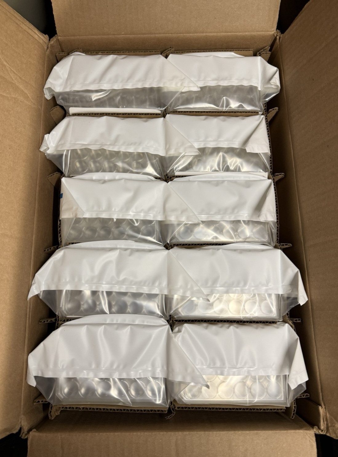 Corning BioCoat 356408 24 Well Plate w/Lid, 5 Per Pack/10 Packs, Exp. 2028-10-12
