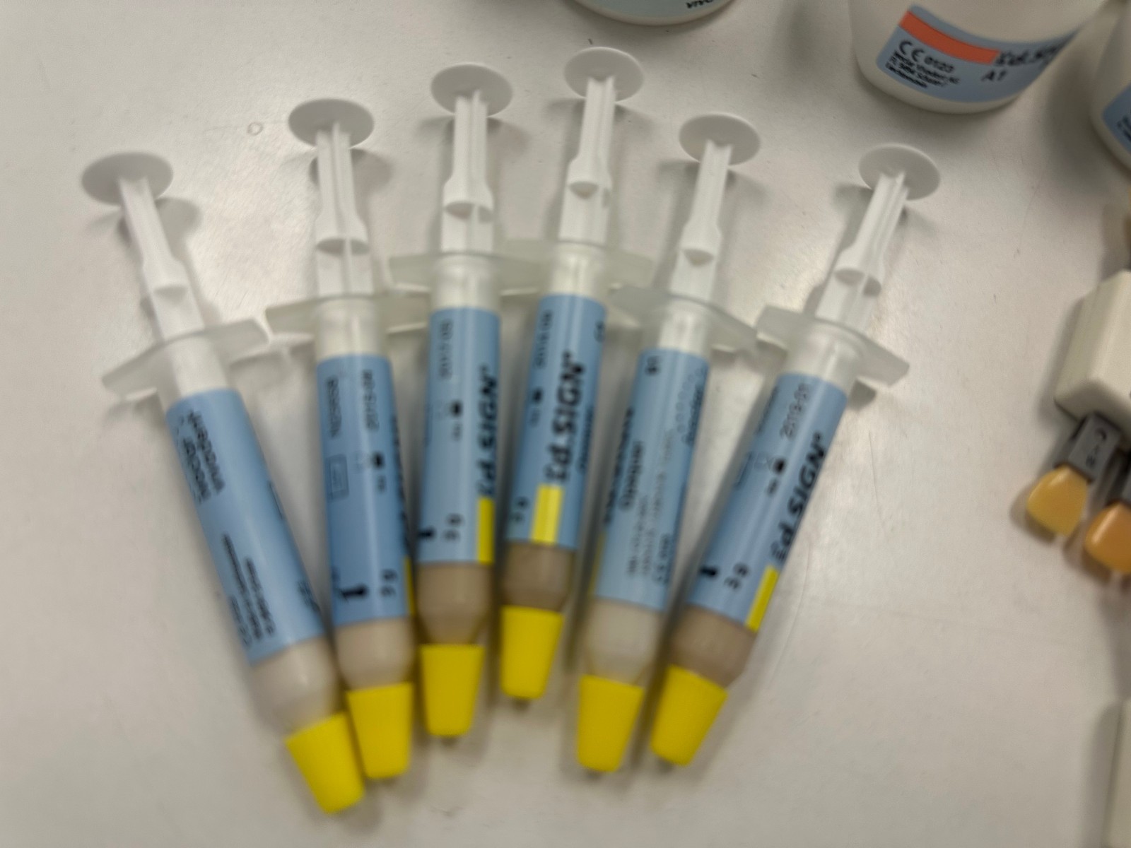 136 x Ivoclar d.Sign Ceramic Material, Noritake, Degussa, PFM, 3D, Ceramco, Vita