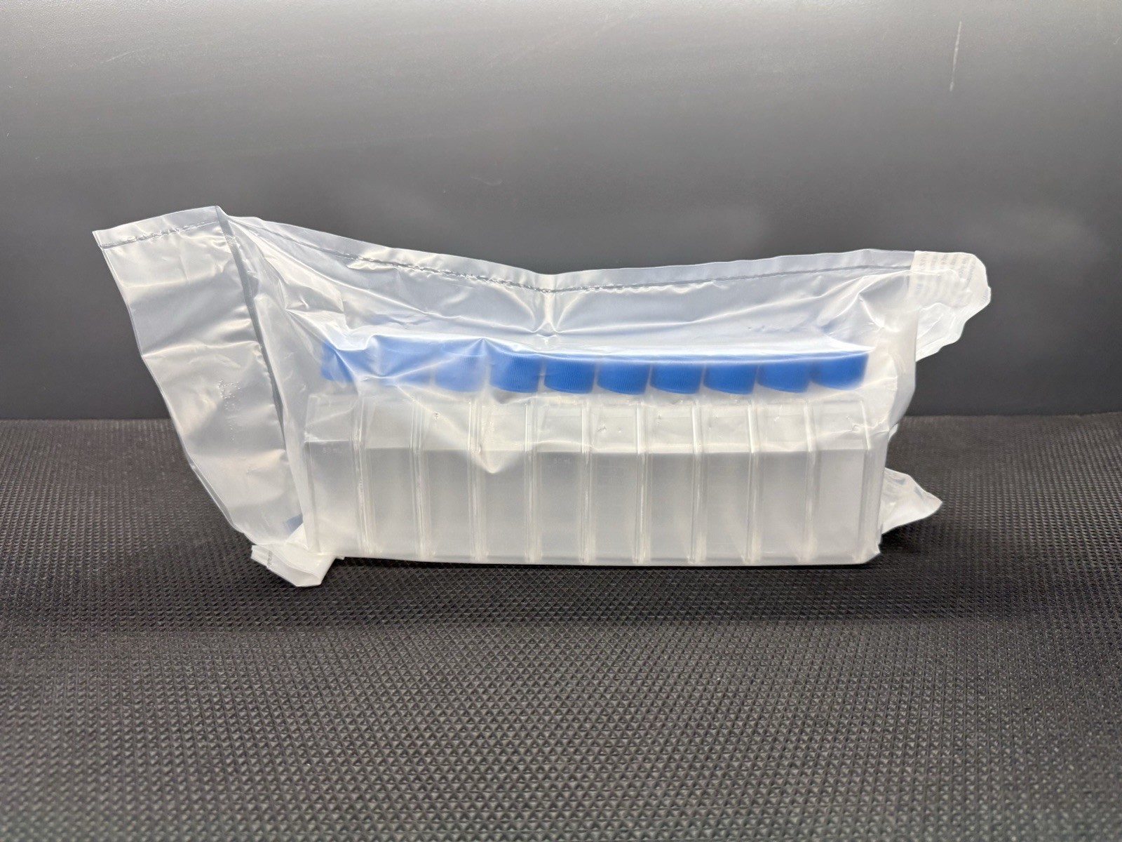 Falcon Corning, 70mL Tissue Culture Flask, Blue Vented Cap, 353109, 4 Bags of 20