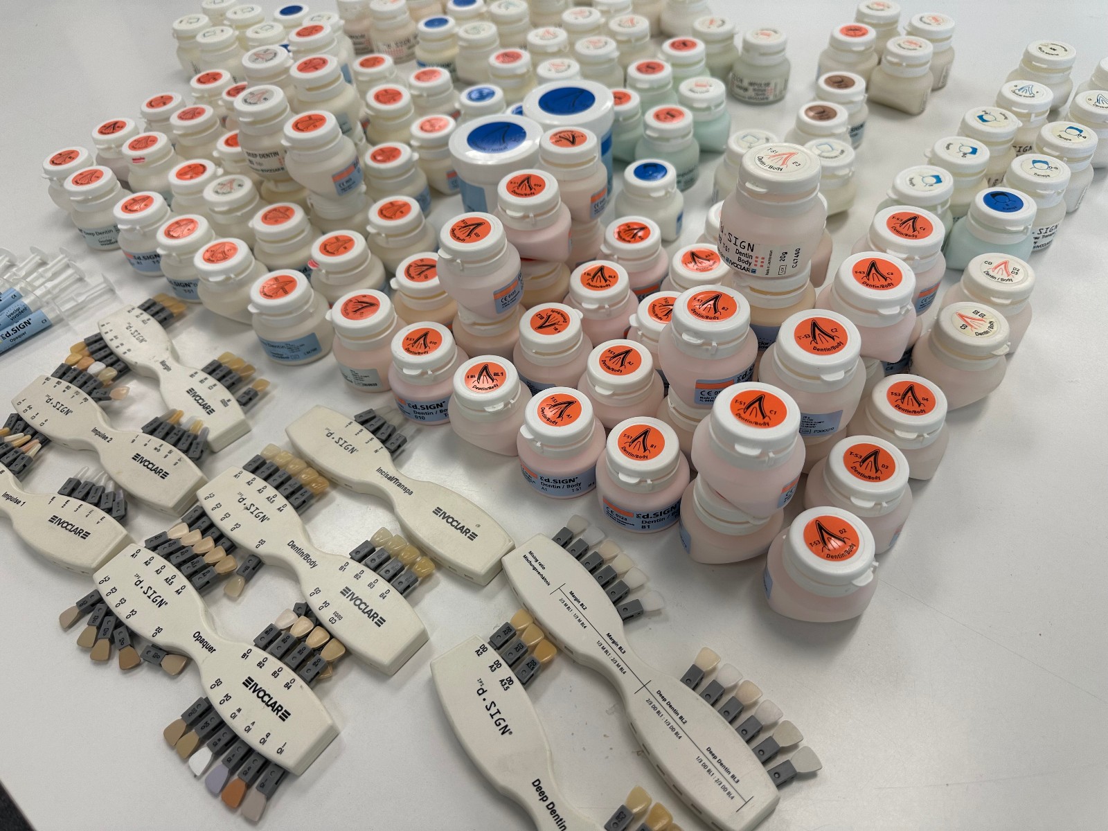 136 x Ivoclar d.Sign Ceramic Material, Noritake, Degussa, PFM, 3D, Ceramco, Vita