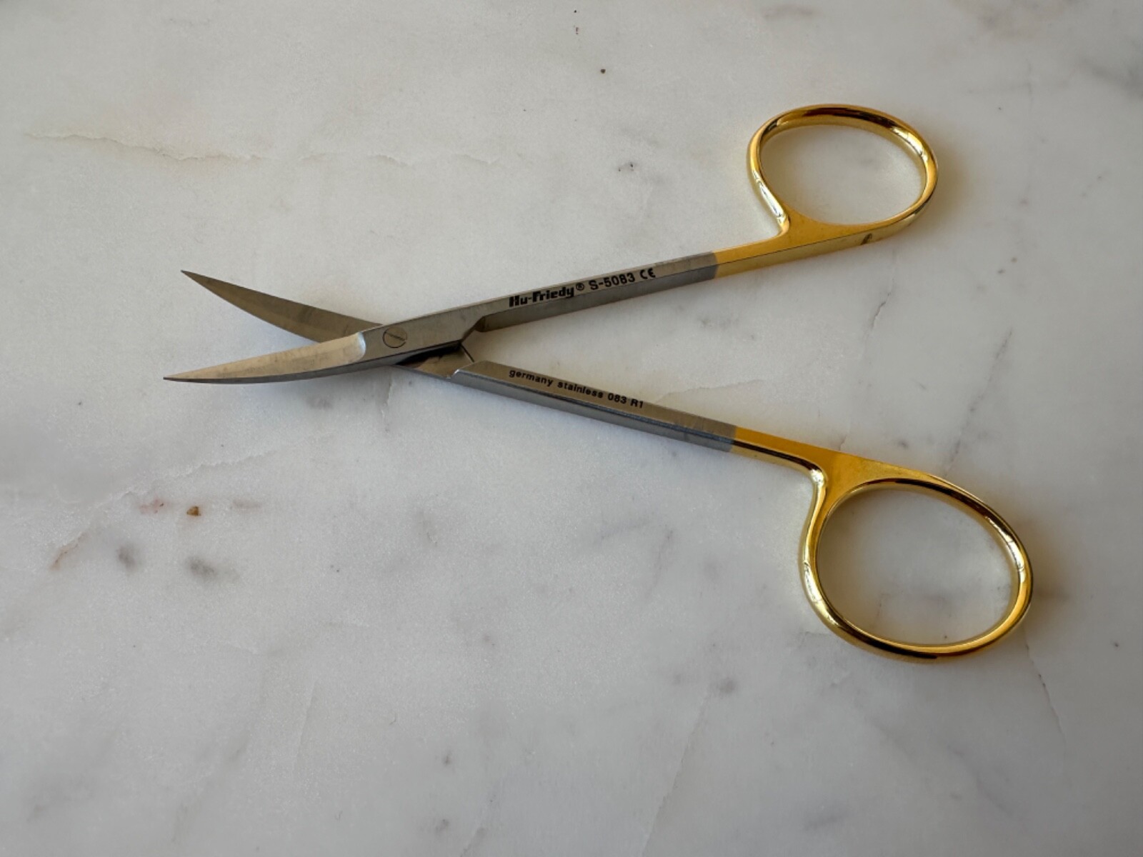🦷HU-FRIEDY SCISSORS IRIS #S5083 ANGLED, PERMASHARP 11.5CM