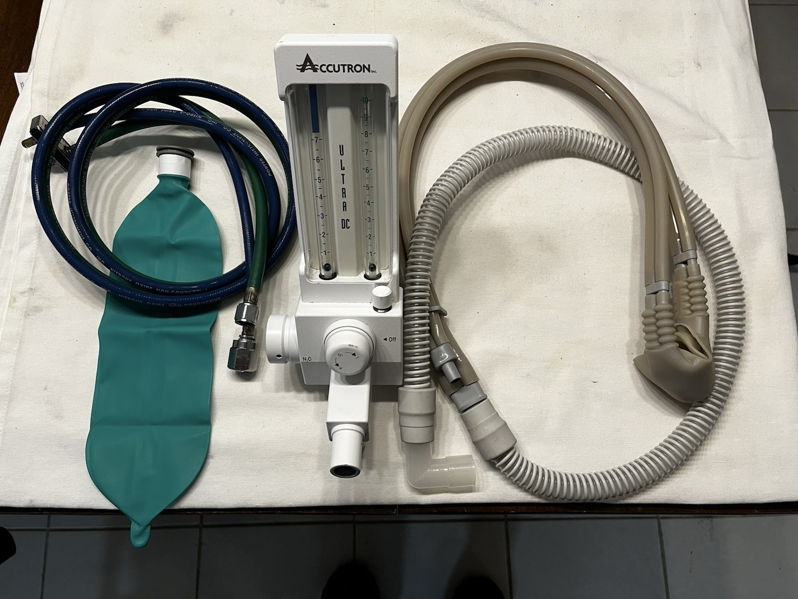 Refurbished Accutron Ultra DC Flowmeter with accessories
