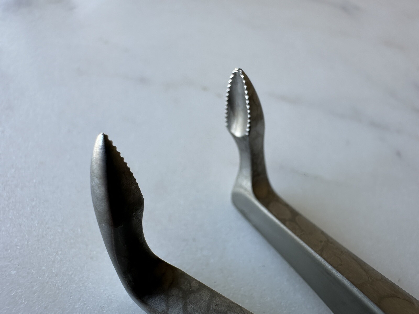 🦷 A-Titan LOWER ROOT X-TRAC FORCEPS (Dental) #4515 Serrated