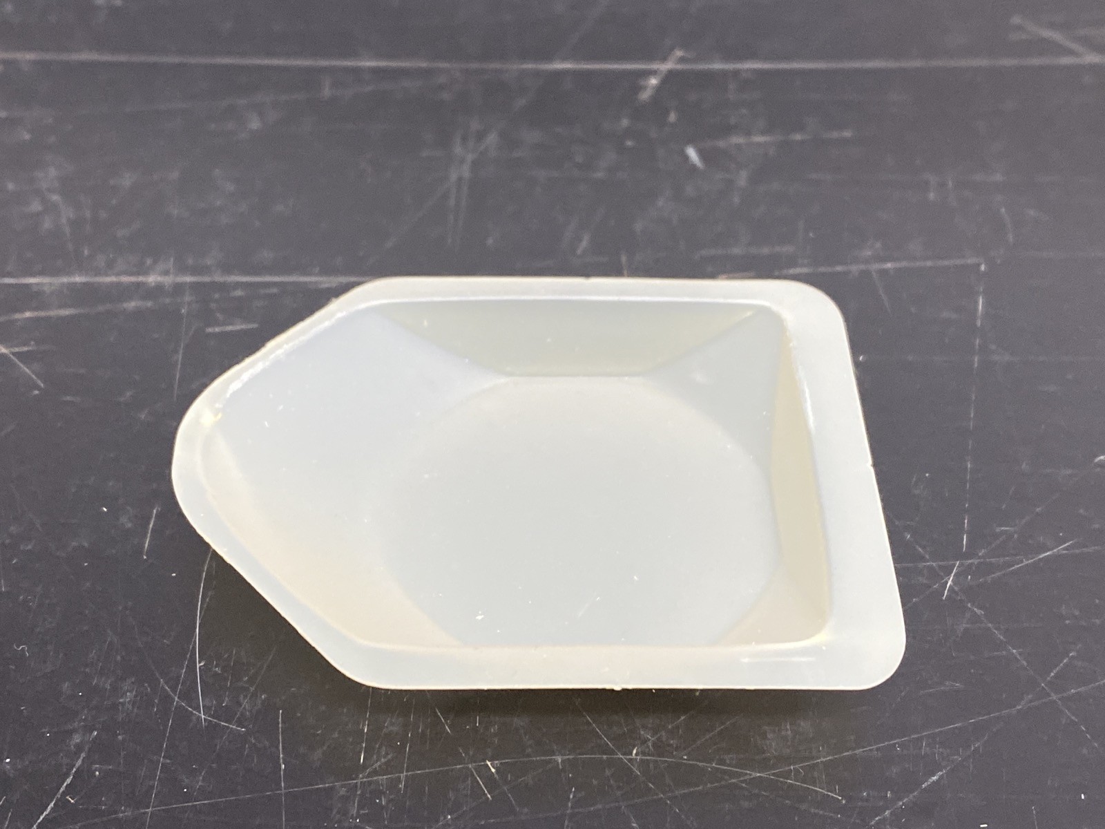 (750) FISHERBRAND PS Pour Boat Weighing Dishes 44mm x 56mm x 8mm 02-204-1A