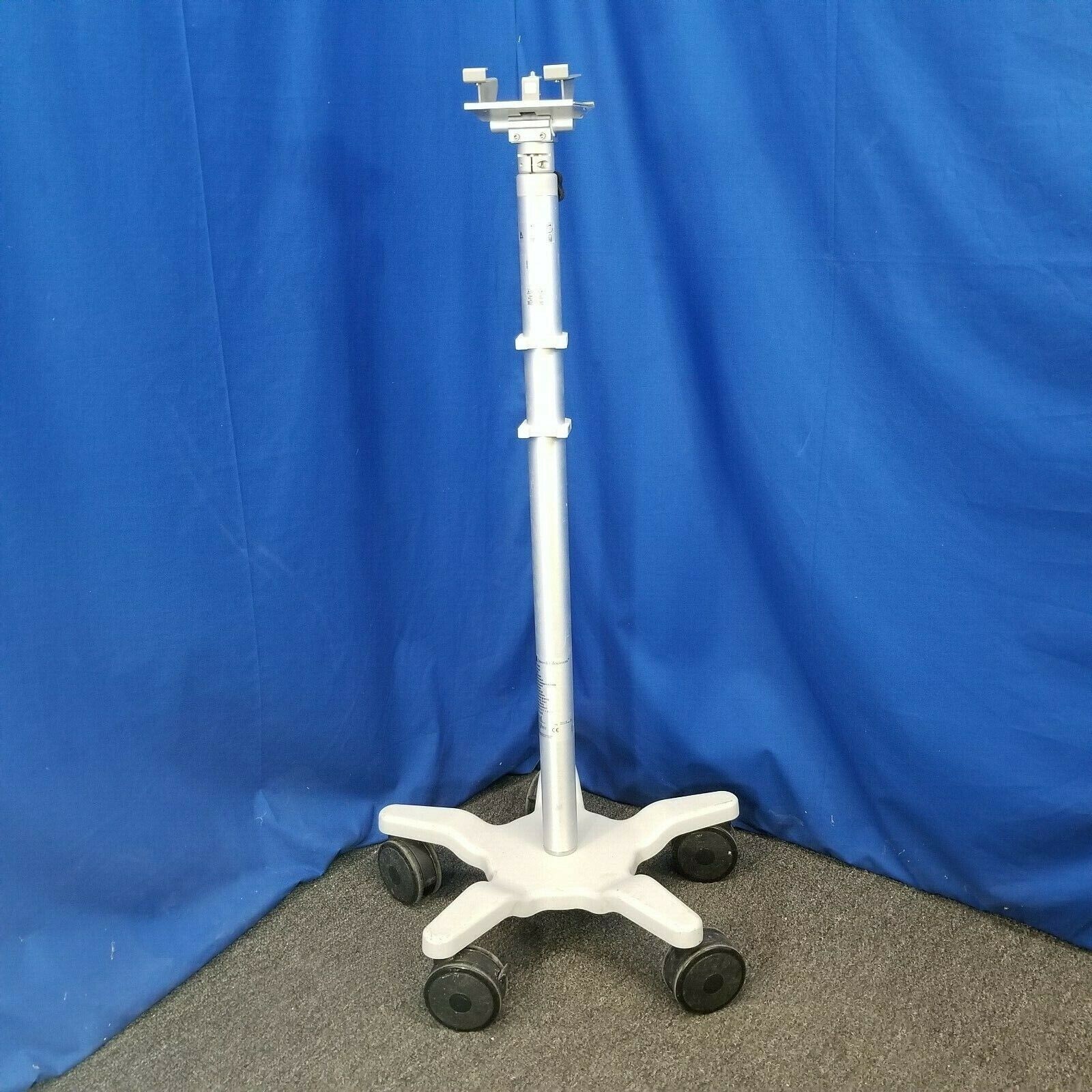 Edwards LifeScience Vigilance II Adapter Plate and Roll Stand