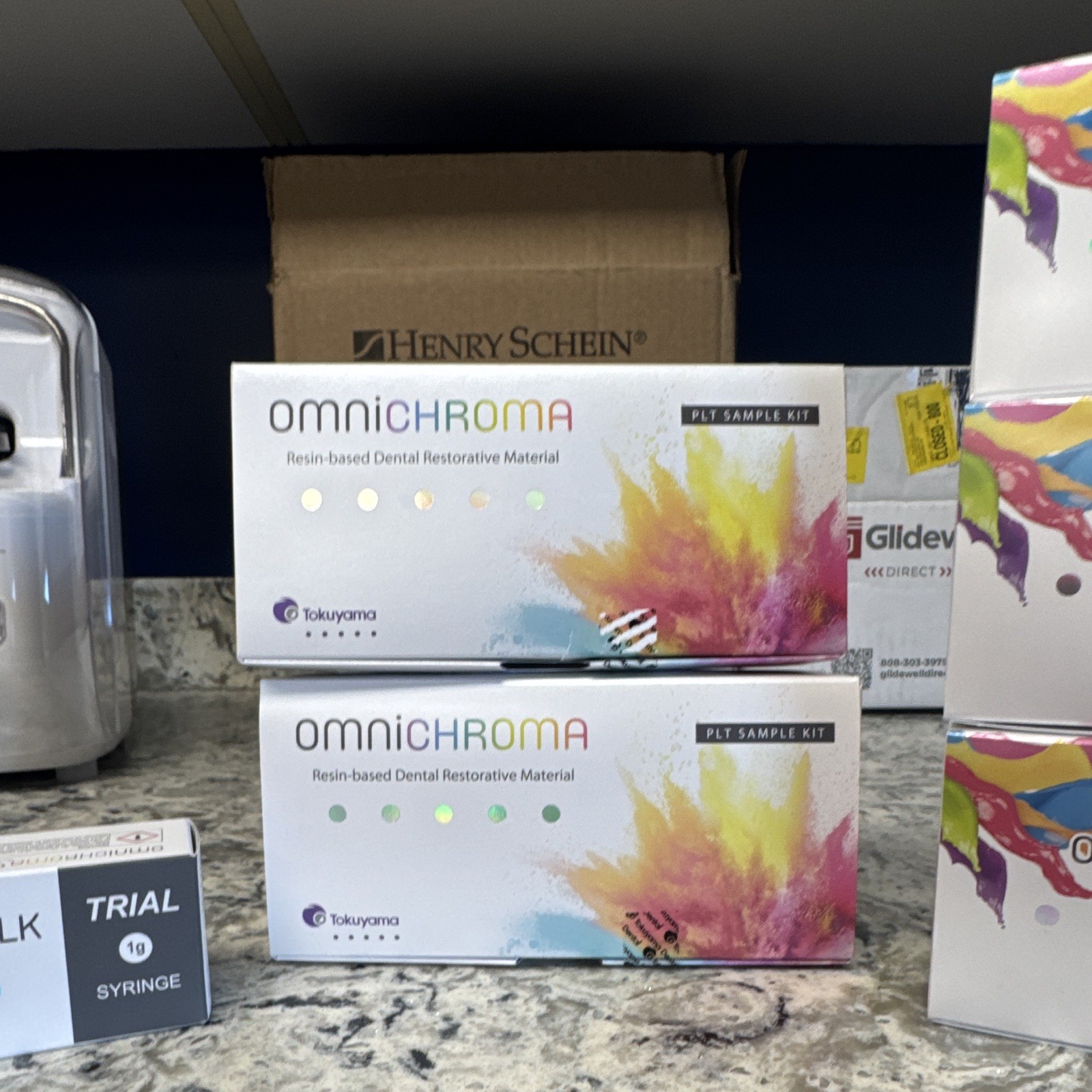 Tokuyama OMNICHROMA Flow Dental Restorative Resin Trial 1g Syringe
