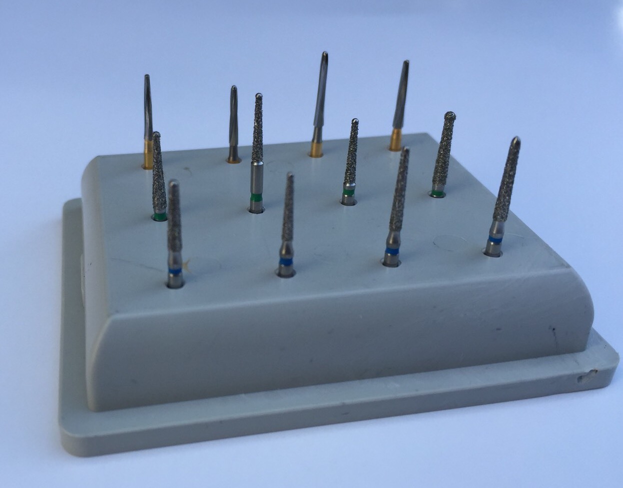 Endo Kit Includes 8 Endo Diamonds & 4 Endo Carbide In Autoclavable Burr Block.