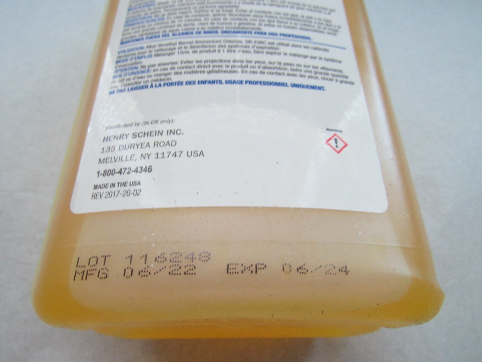 Henry Schein Concentrated Non-Foaming Dental Evacuation System Cleaner 1-quart