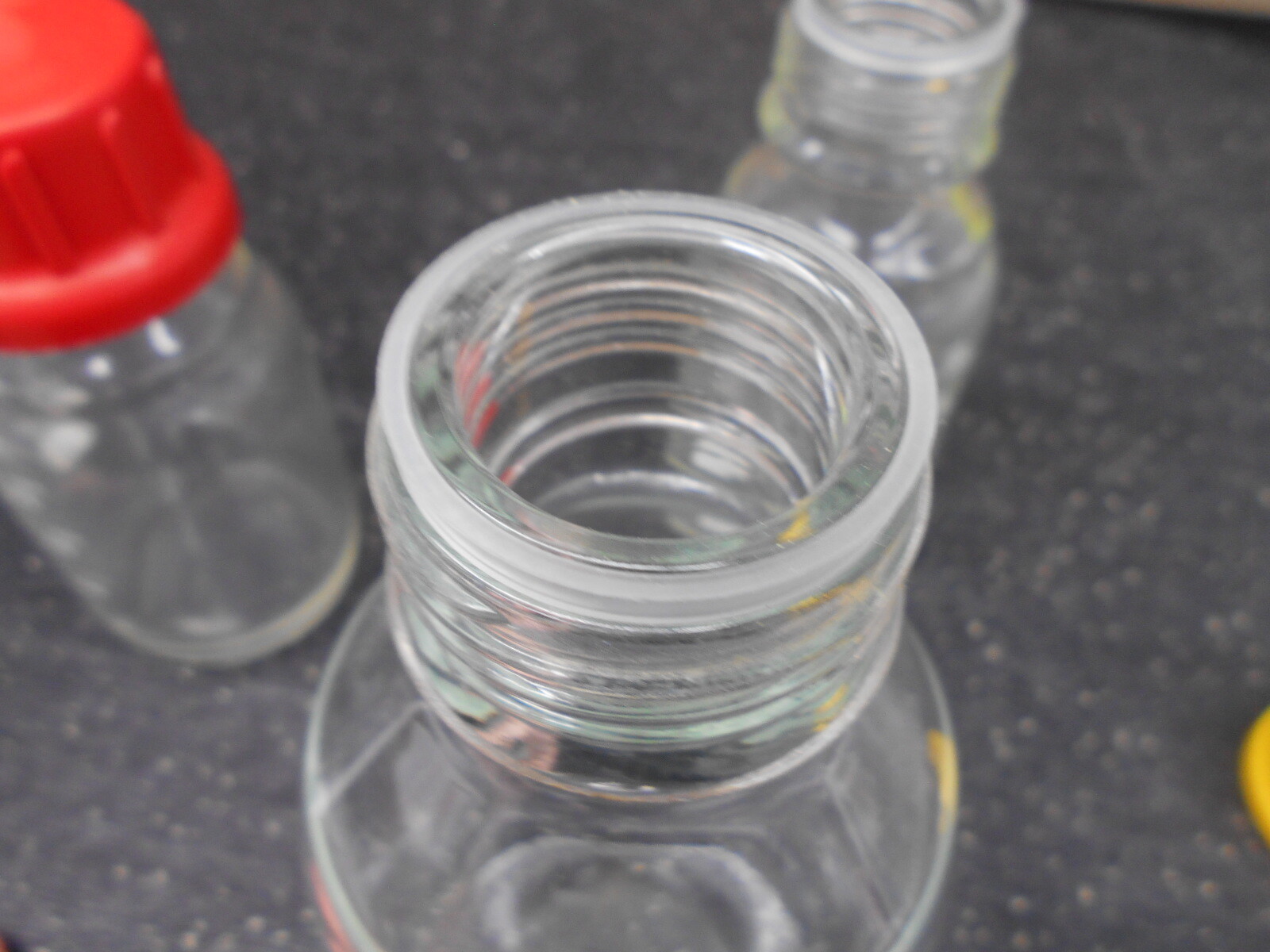 ASSORTED LOT OF 4 MEDIA STORAGE BOTTLE (1) 500mL (3) 250mL W/ POURING RING