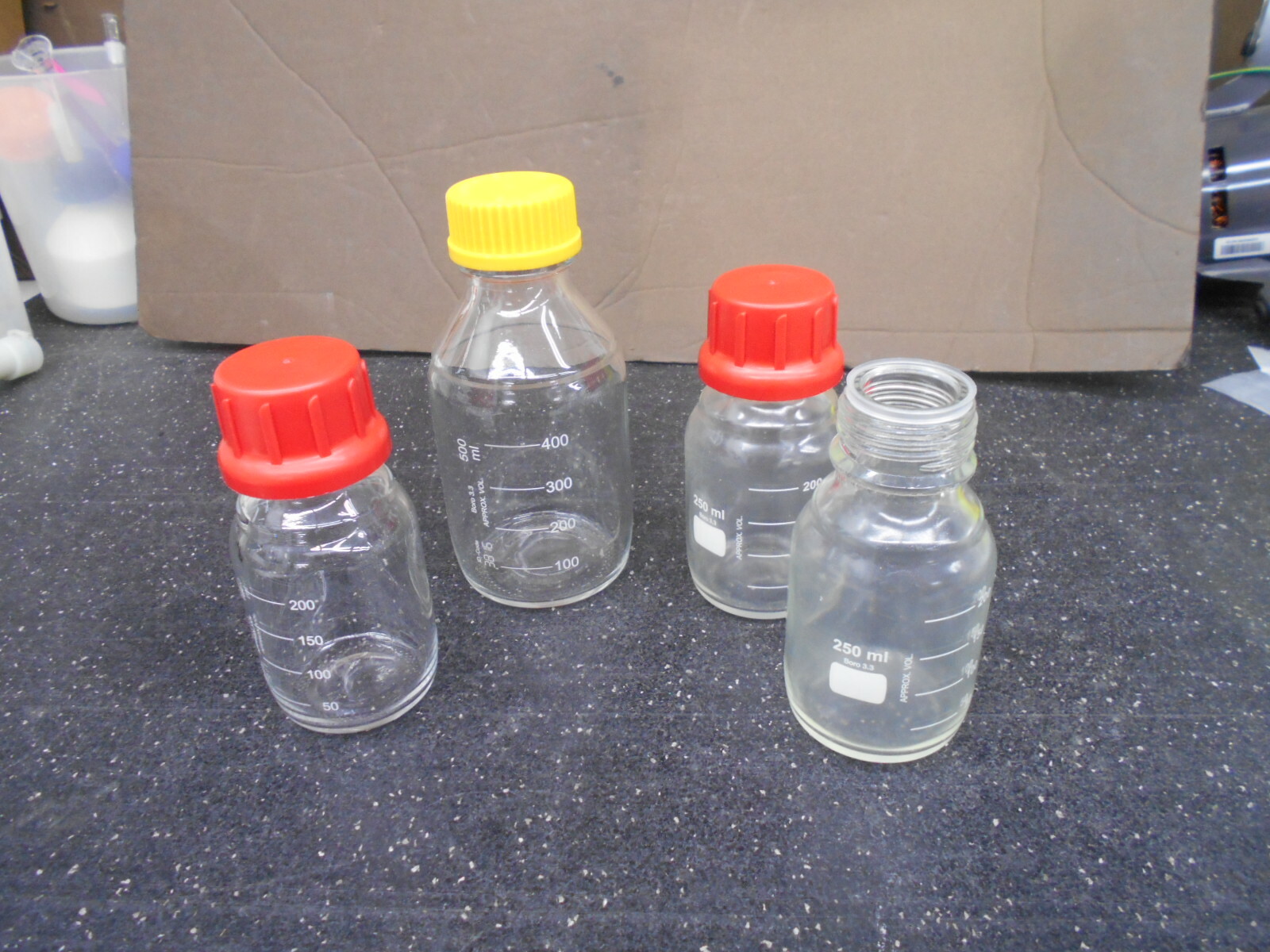 ASSORTED LOT OF 4 MEDIA STORAGE BOTTLE (1) 500mL (3) 250mL W/ POURING RING