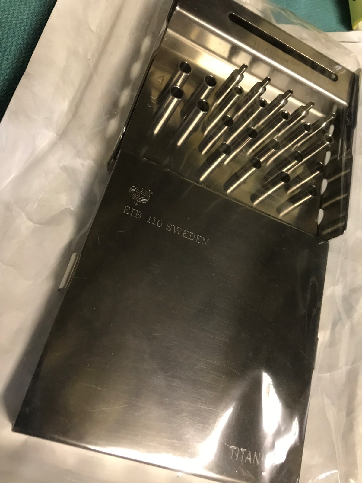 Branemark /Noble Dental Implant Case EIB 110 Made in Sweden Titamium