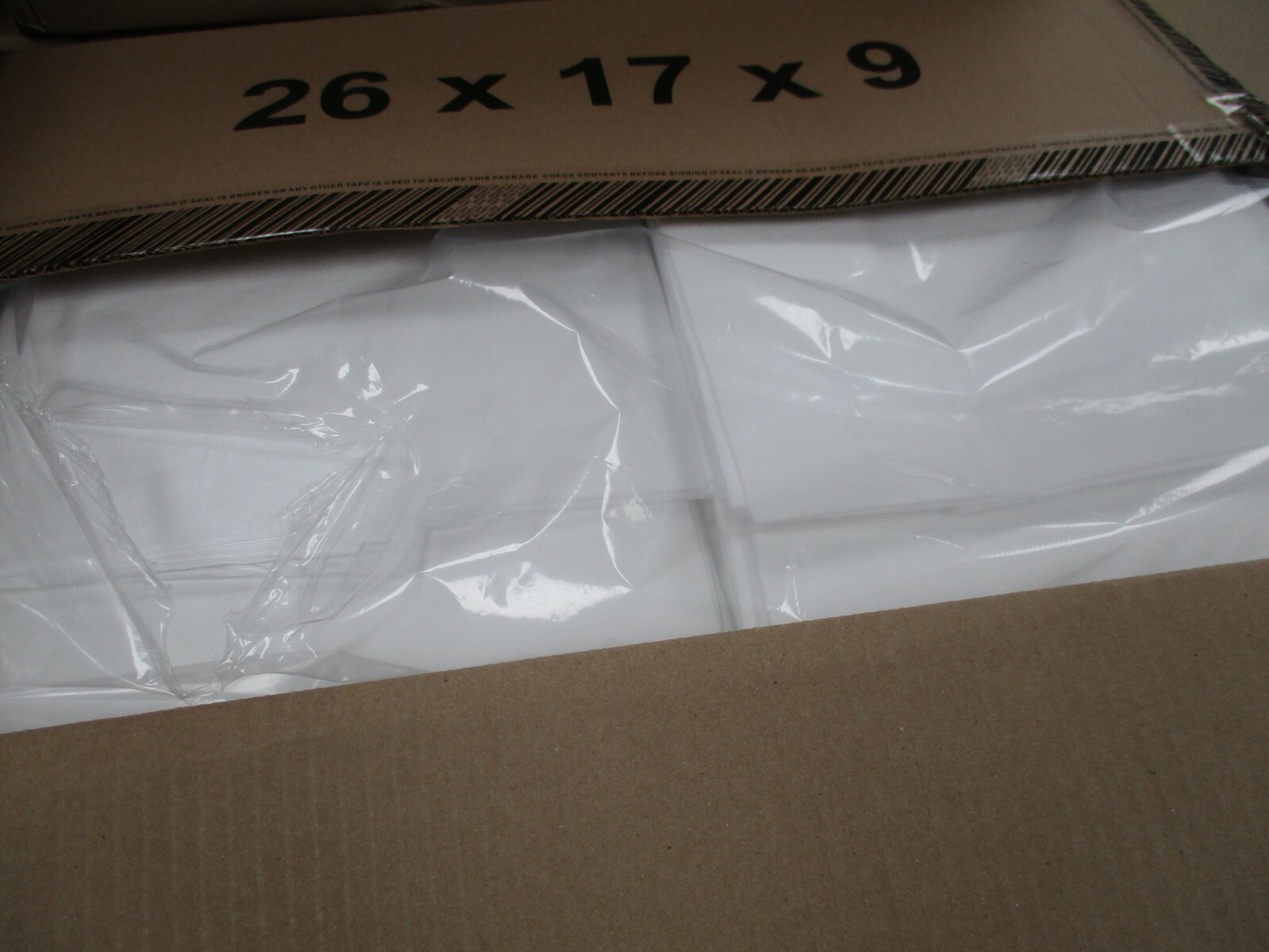 NEW LOT OF 140 Non-Surgical Gowns Tyvek® 1222A Isolation Gowns Size Small NEW