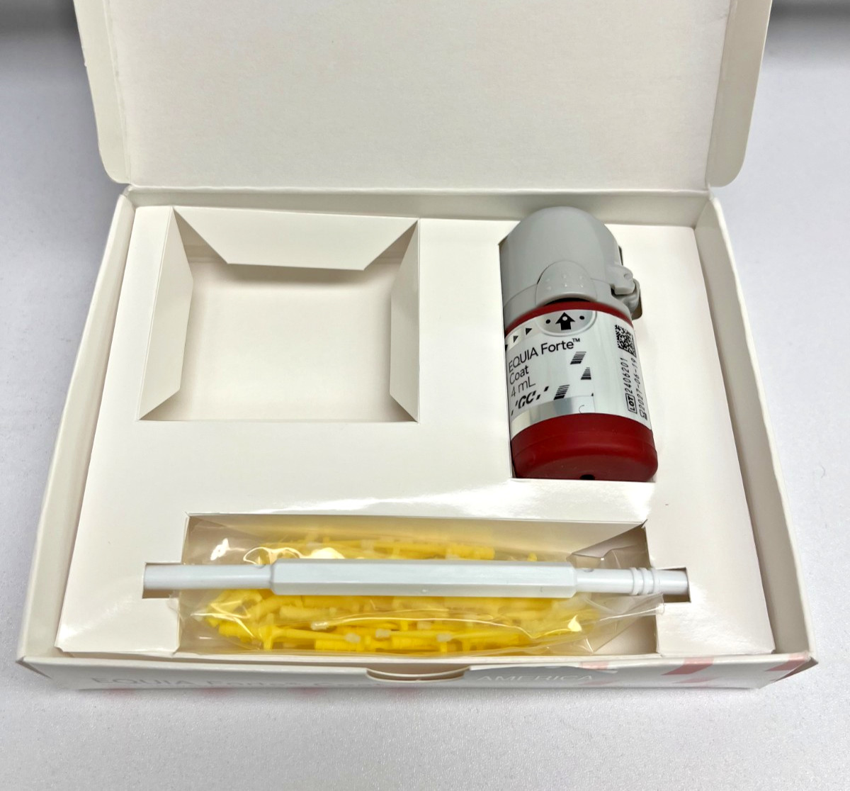 GC America Equia Forte Coat Kit- 4mL Bottle of Coat, 50 microtip applicators