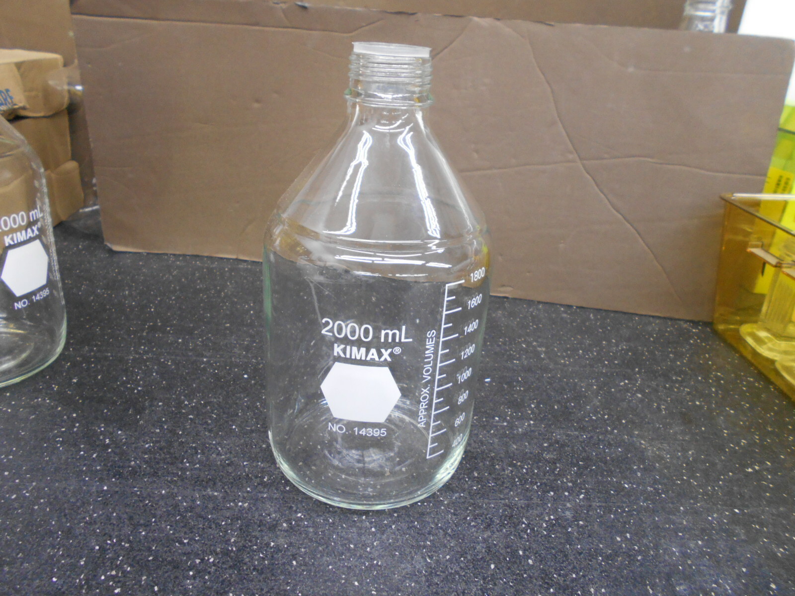 KIMBLE KIMAX 14395 2000mL GRADUATE MEDIA STORAGE BOTTLE W/ POURING RING