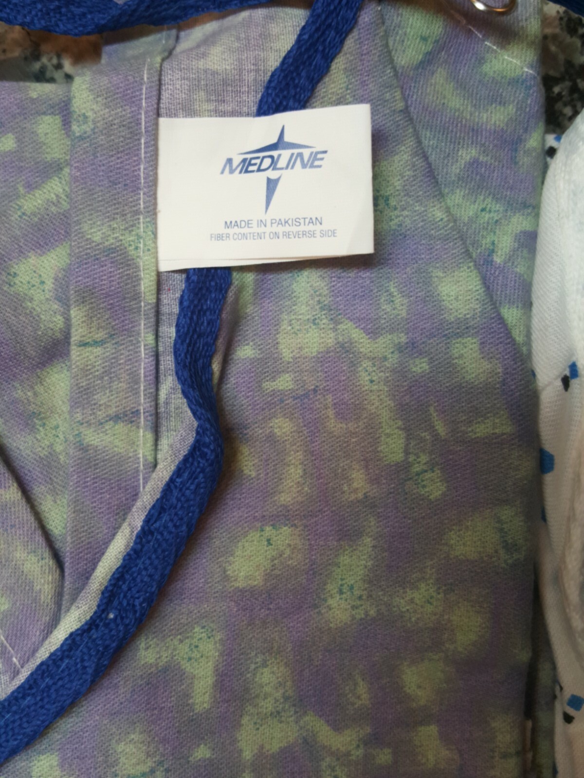 Medline Patient medical gowns 3/4 sleeve Lot Of 1 shoulder snaps tie Reusable