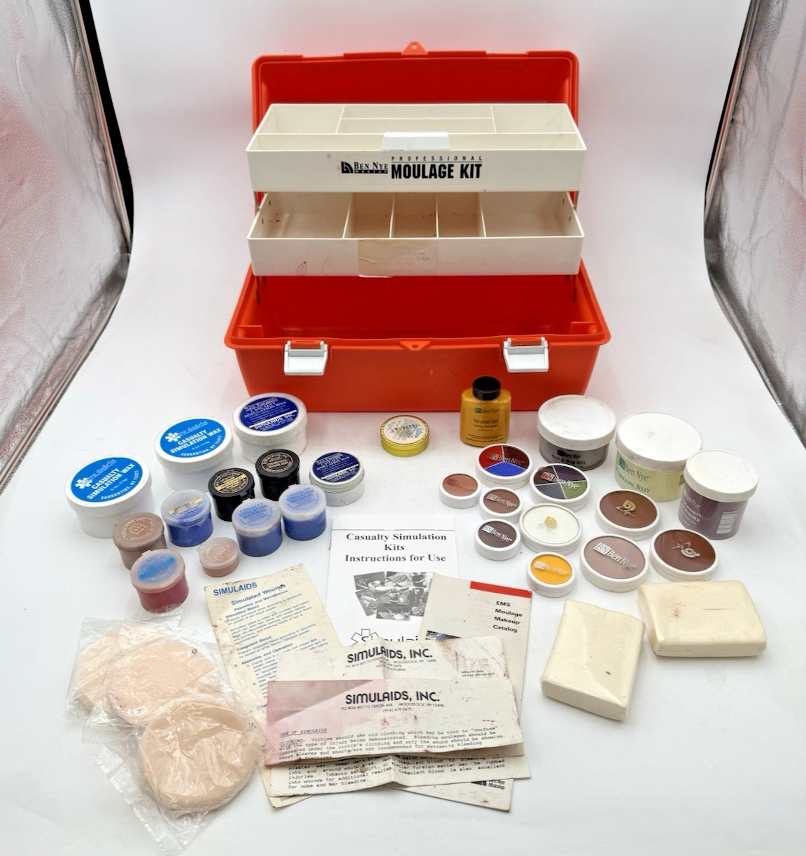 FLAMBEAU PM2072 MEDICAL BOX W/ SIMULAIDS & BEN NYE CASUALTY SIMULATION MAKE-UP
