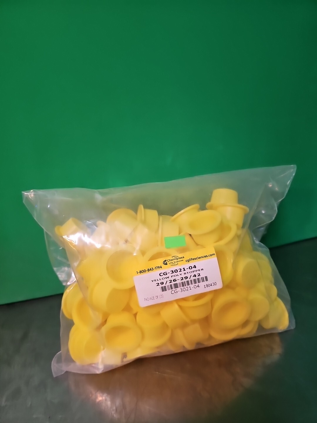 CHEMGLASS CG-3021-04 YELLOW POLY STOPPERS | 29/26-29/42 | Package Of 100