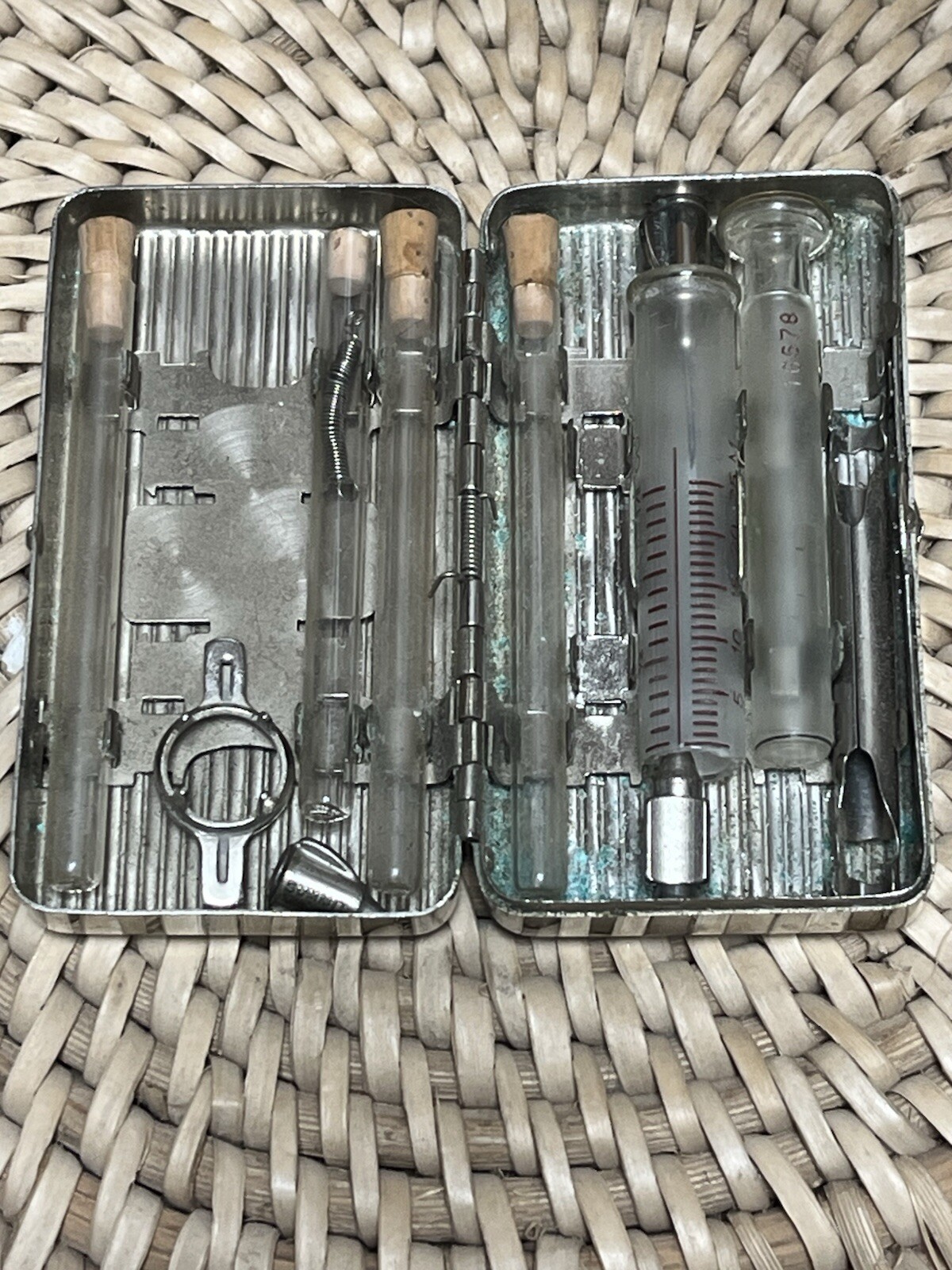 Vtg Becton Dickinson Hypodermic needle Silver / Nickel Case w/some needles Etc
