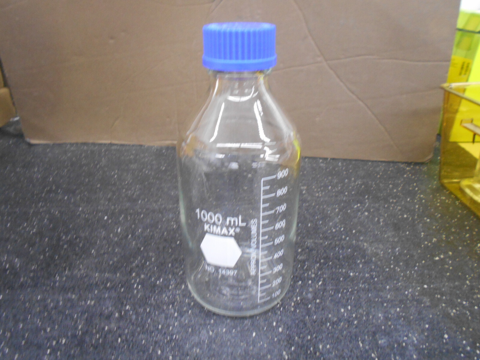 KIMBLE KIMAX 14397 1000mL GRADUATED MEDIA STORAGE BOTTLE W/ POURING RING