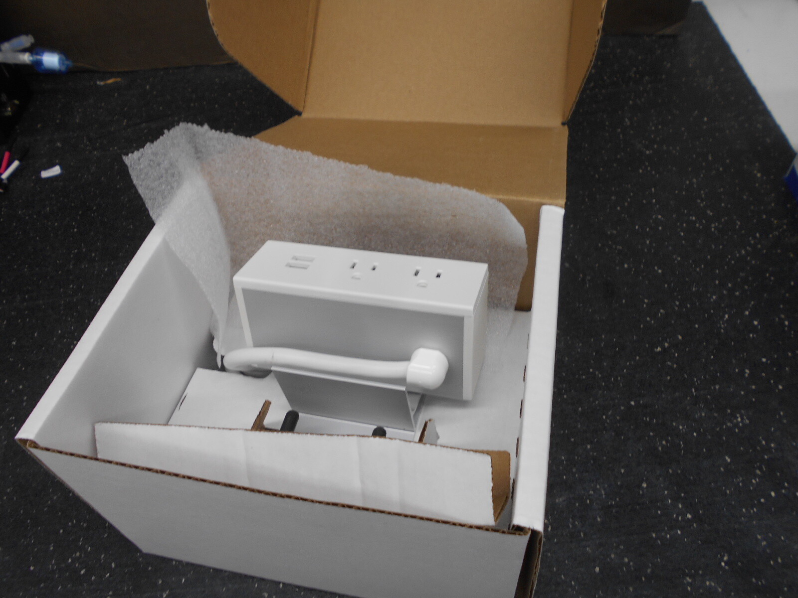 CREATIVE OFFICE PAVILION BE0431521AAZ22072 15A 125V 60Hz POWER UNIT FOR TABLES