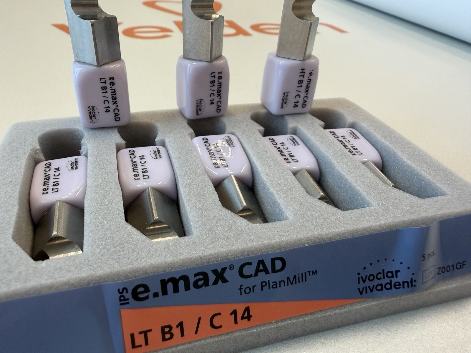 IPS e.max CAD LT B1 C14 for PlanMill – Ivoclar – Lot of 8 Blocks