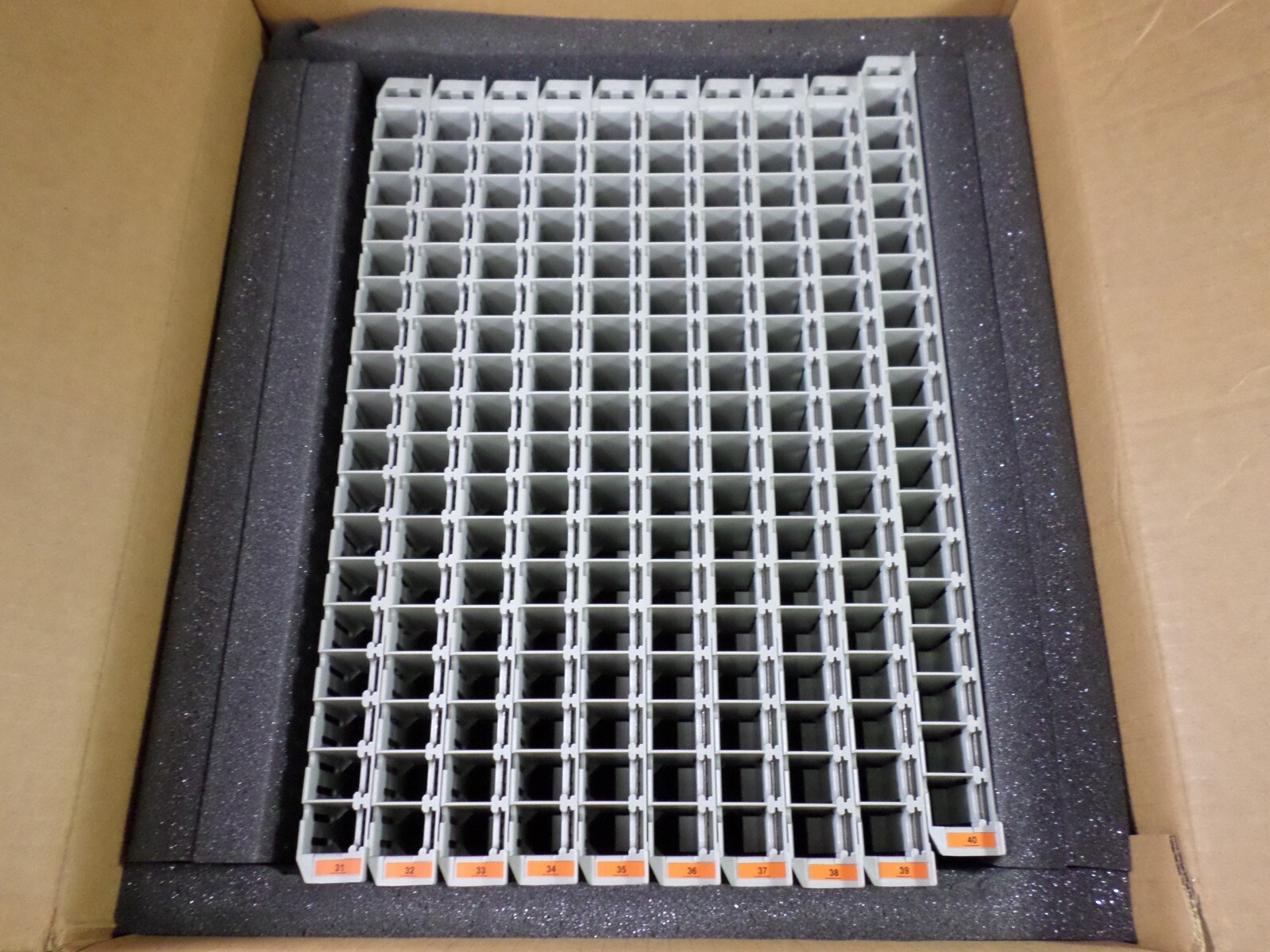 PERKIN ELMER Varisette Tri-Carb Small Vial Cassettes 6/7/8mL Vials 7000669 10/cs