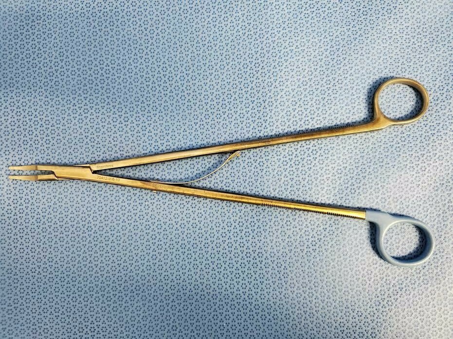 Symmetry Surgical 70412-V-8-10 Medium Vesocclude Clip Applier 11″ Angled Jaw