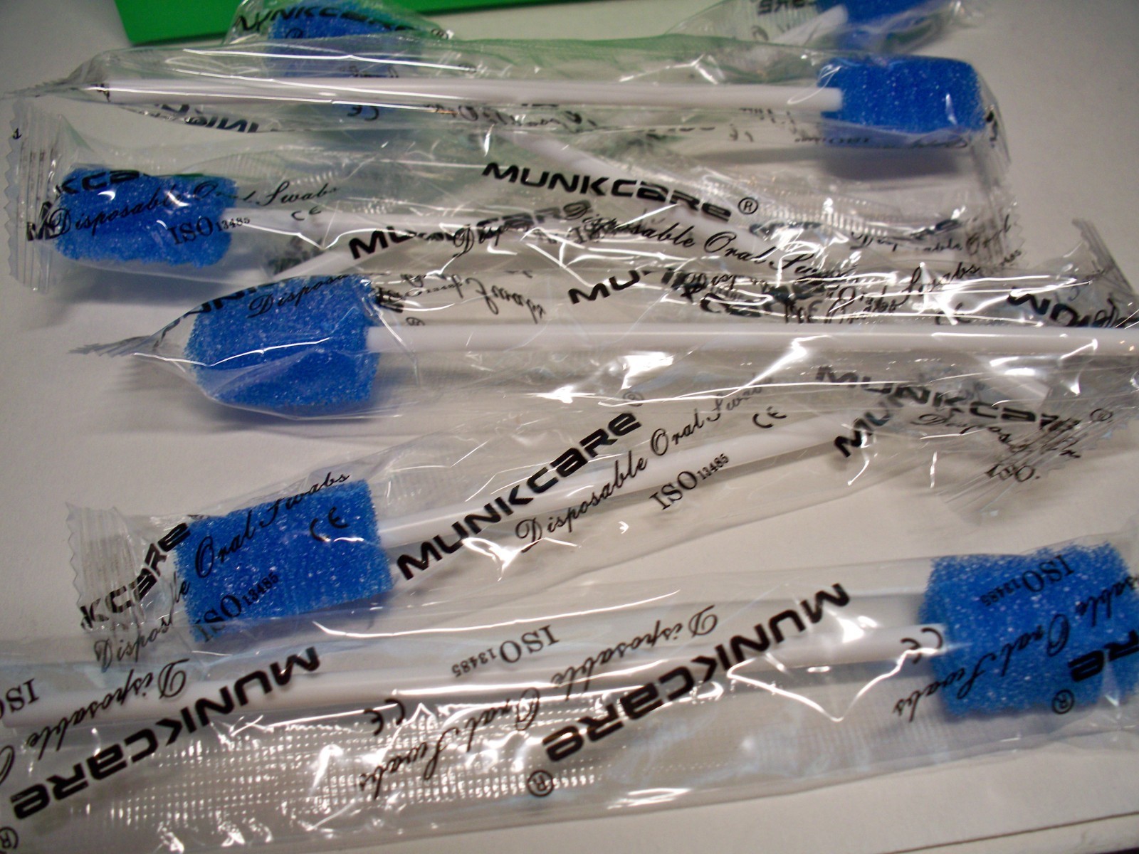 MUNKCARE Disposable Oral Swabs Individually Packed 100pcs Dentistry Box
