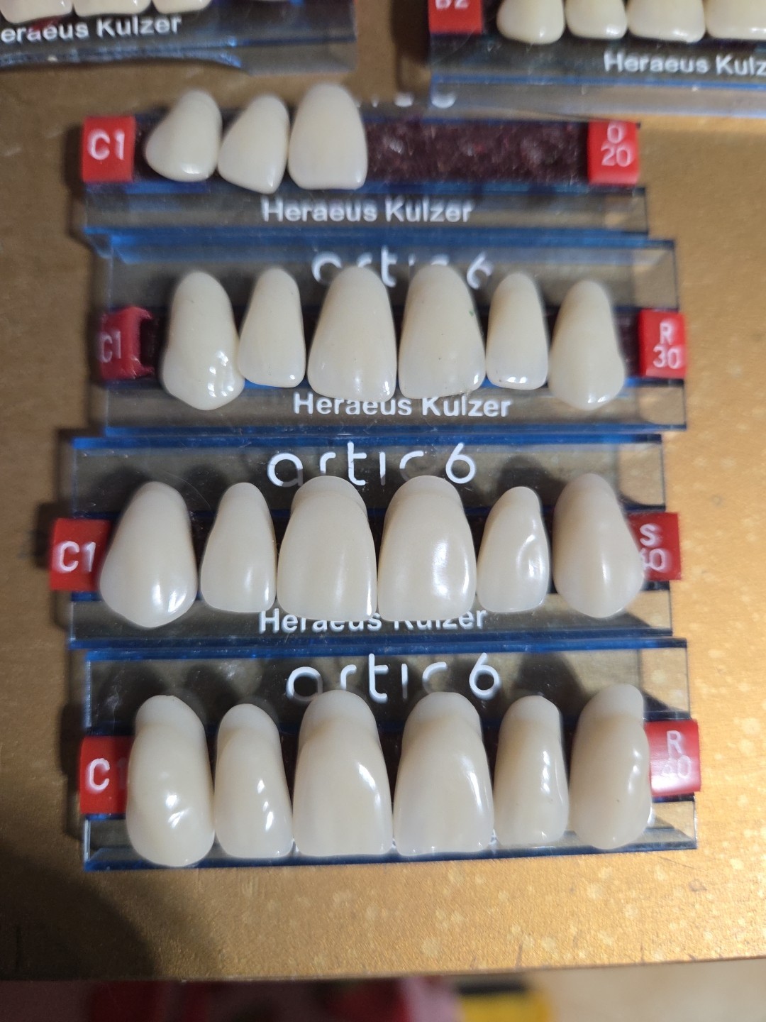 Mixed lot of Heraeus Kulzer Artic 6 Acrylic Mondial Dental teeth