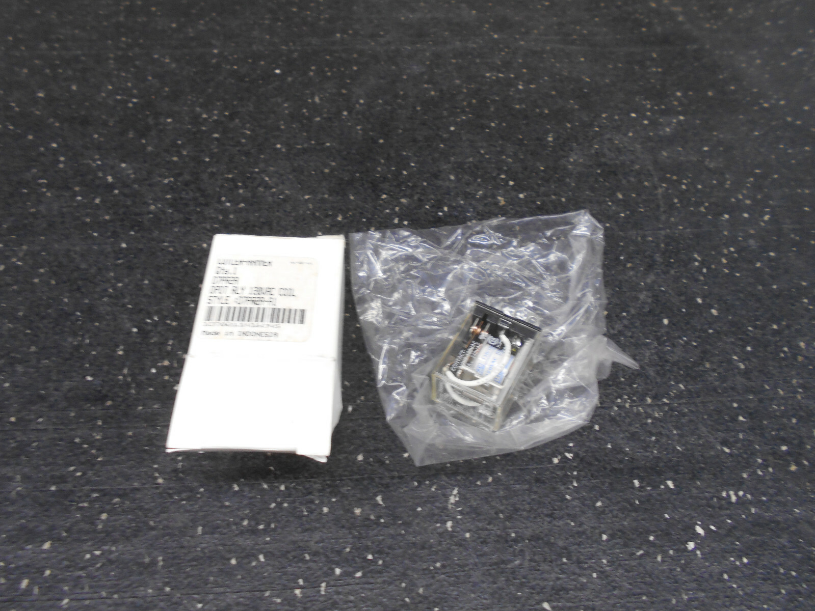 CUTLER HAMMER D7PR2A 240VAC 12A 1/2HP 8 POINT RELAY