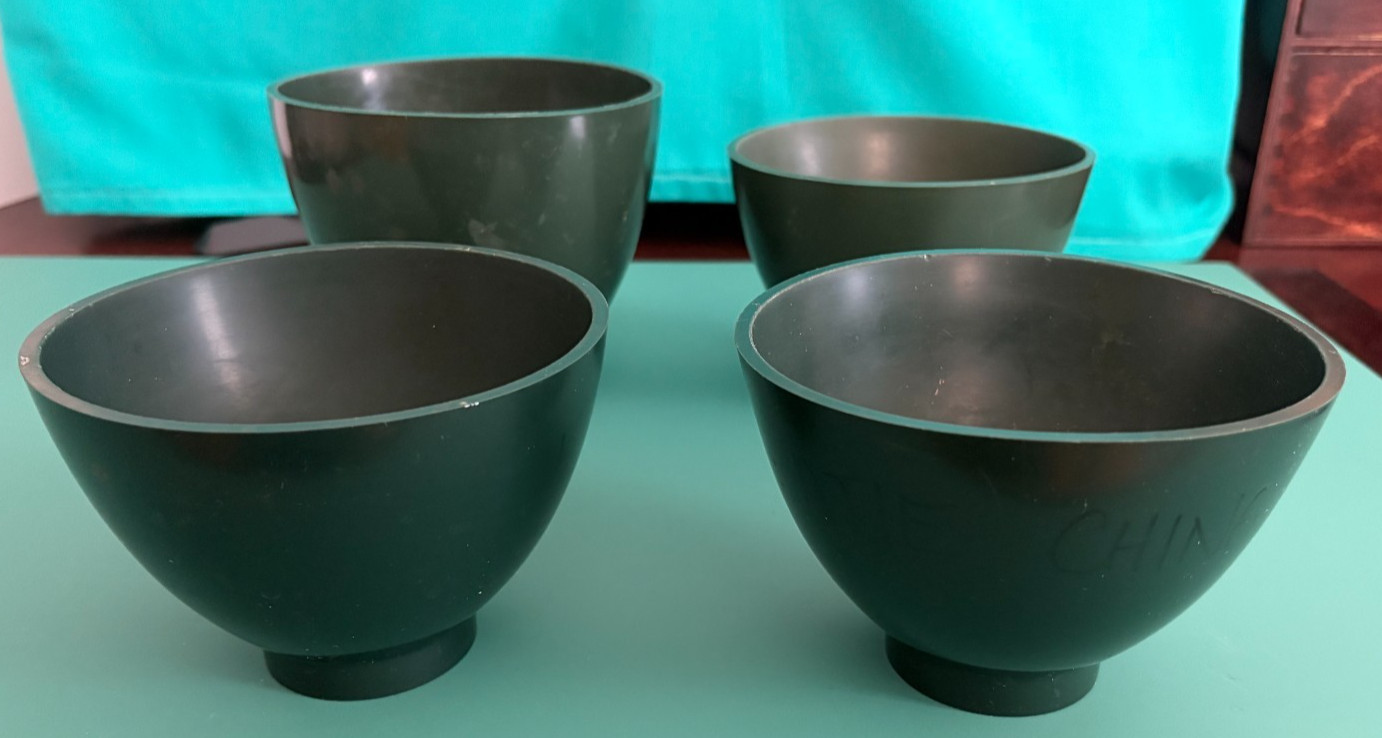 4 Alginate Bowls: 1 XL bowl and 3 Large bowls