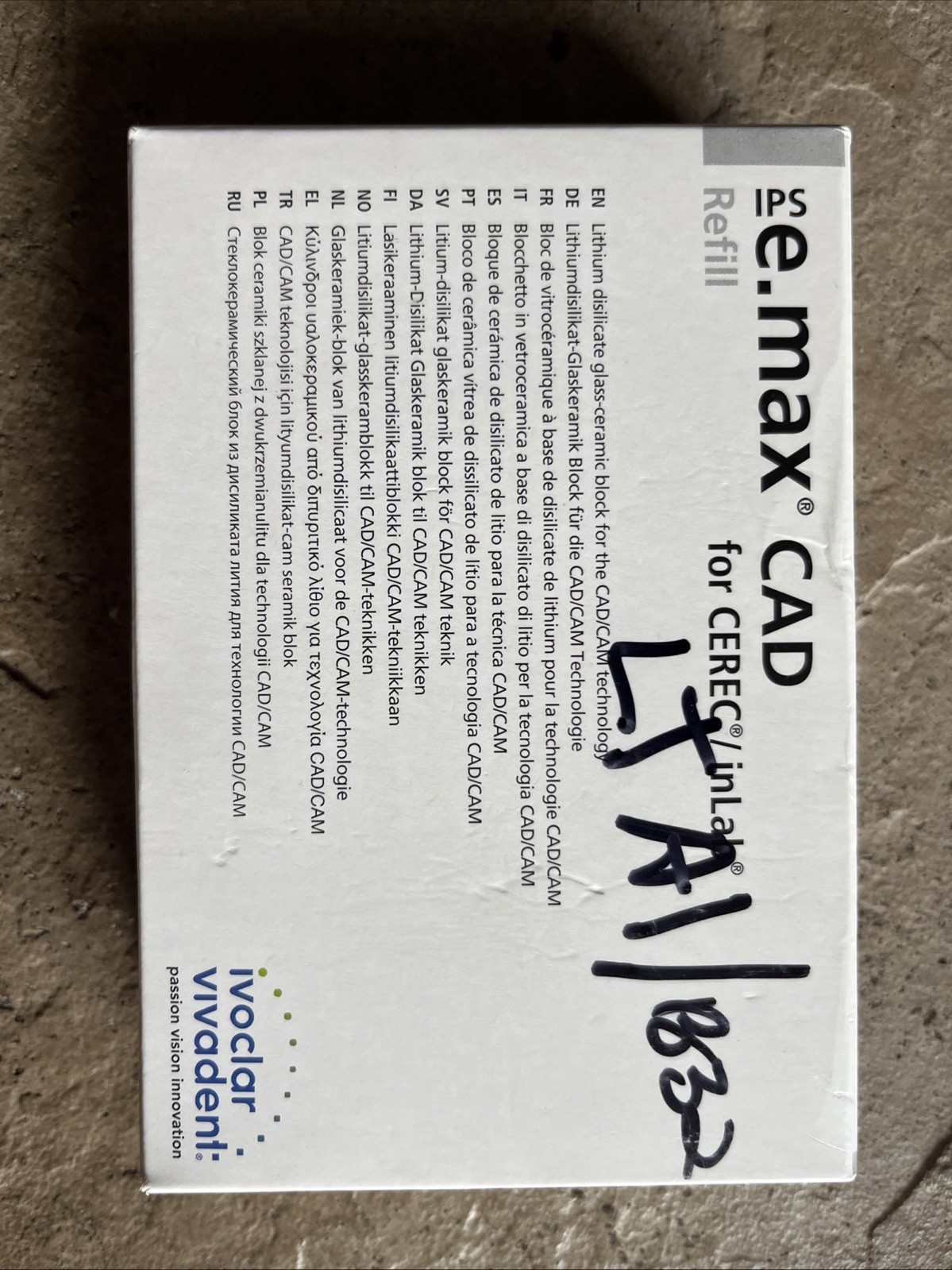 IPS e.max CAD CEREC Implant Blocks – LT A1/B32 – Ivoclar Pack of 3 New open box