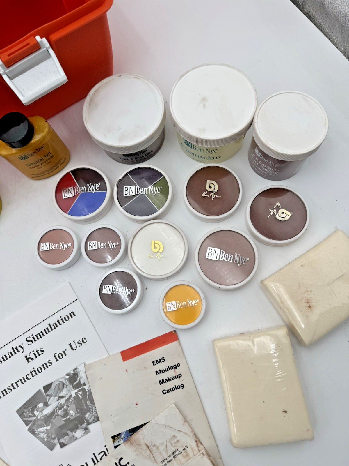 FLAMBEAU PM2072 MEDICAL BOX W/ SIMULAIDS & BEN NYE CASUALTY SIMULATION MAKE-UP