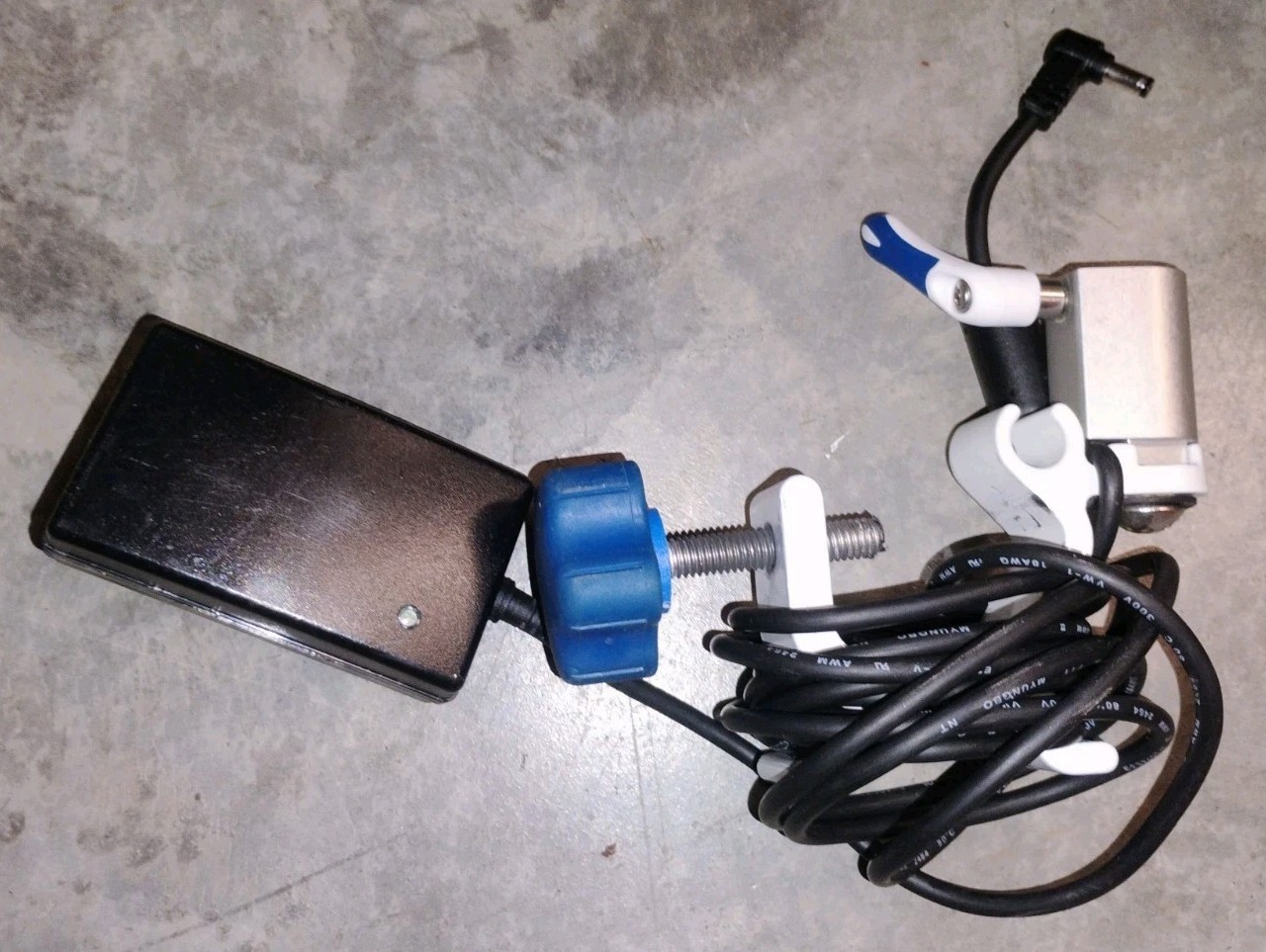 30 Lot AC Adapter W/ Pole Clamp For Covidien Kangaroo Joey Pump  61-383493 Used