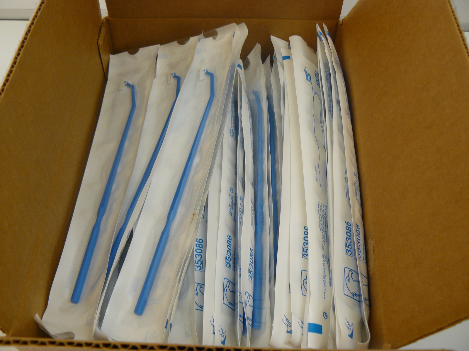 BECTON DICKINSON FALCON 353086 STERILE CELL SCRAPERS CASE OF 70 NEW