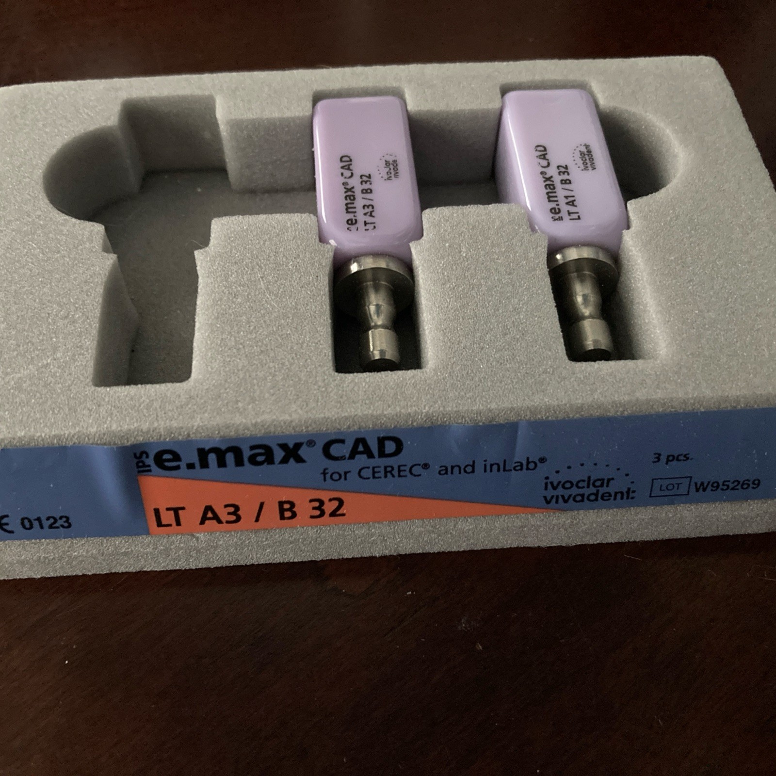 IPS e.max CAD CEREC Implant Blocks LT A3/B32 Ivoclar pk of 2