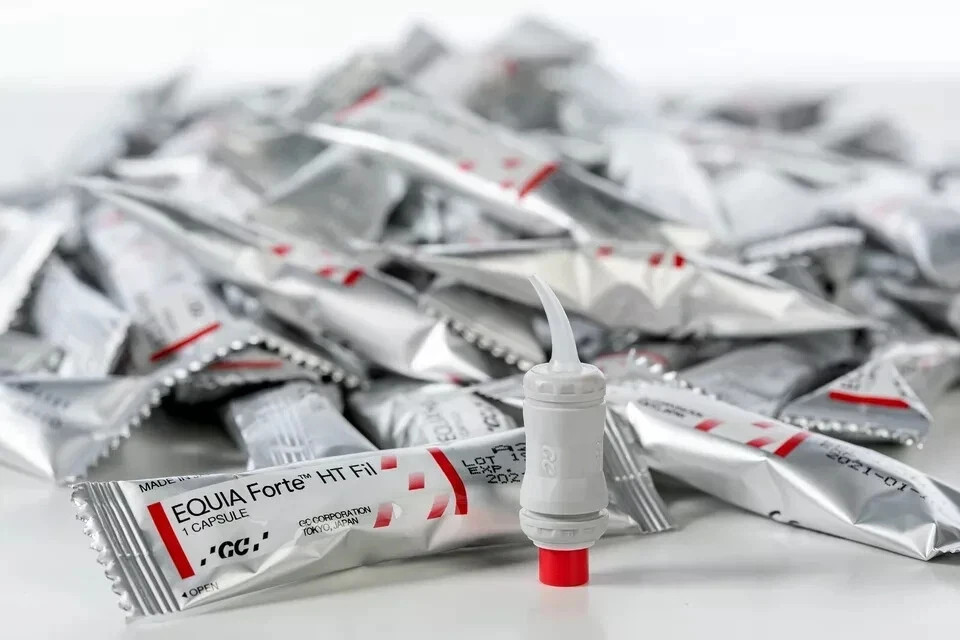 Dental GC EQUIA Forte HT Bulk Fill Glass Hybrid Restorative 10 Capsule Pack f.s