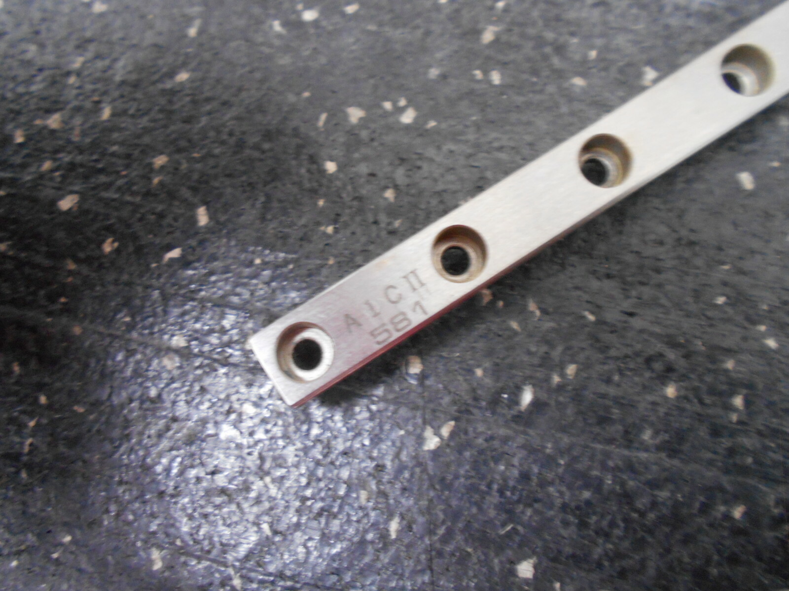 TWO 30mm x 20mm x 8mm CARRIAGES ON 13-3/4″ LONG LINEAR SLIDE RAIL