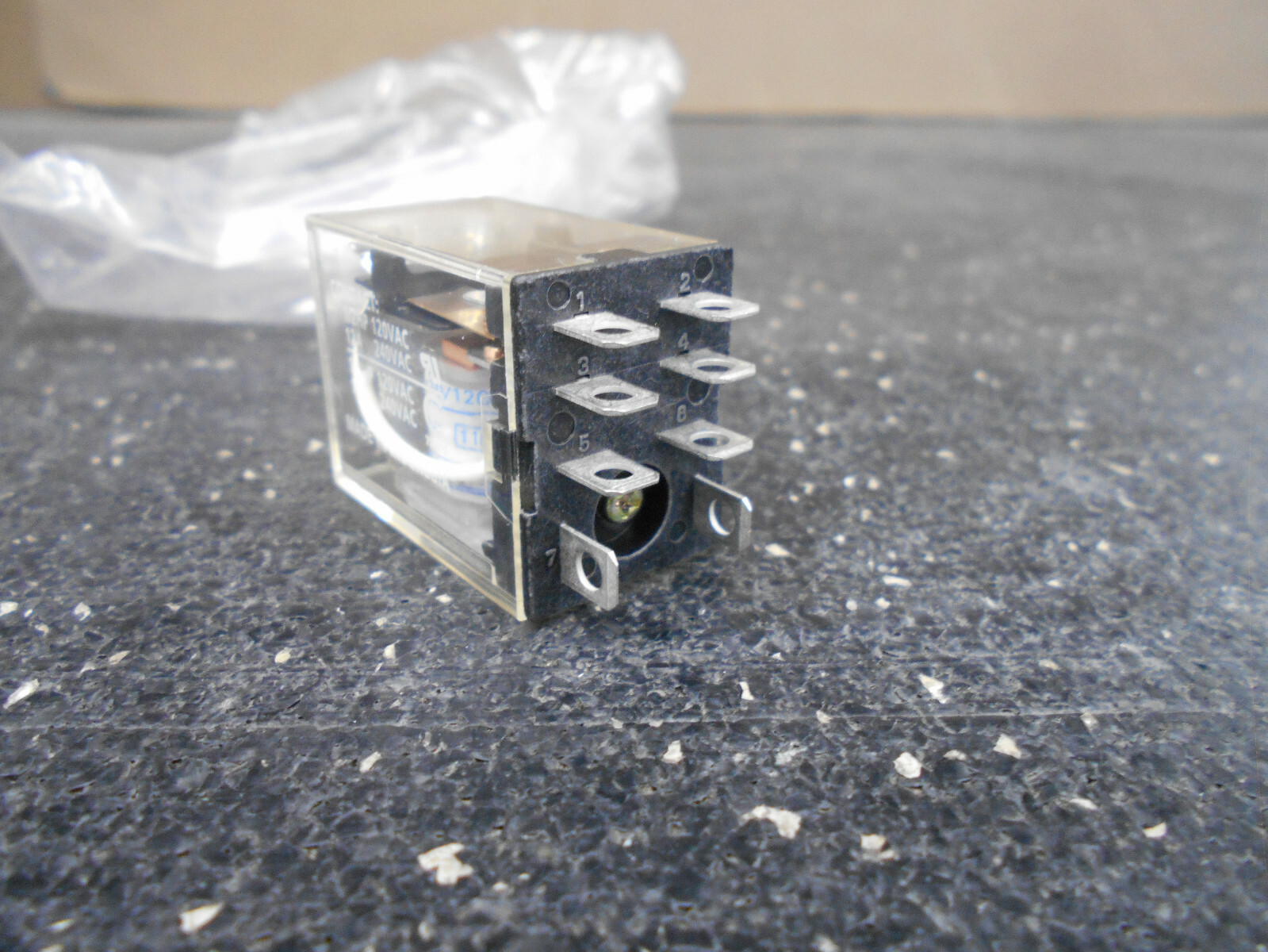 CUTLER HAMMER D7PR2A 240VAC 12A 1/2HP 8 POINT RELAY