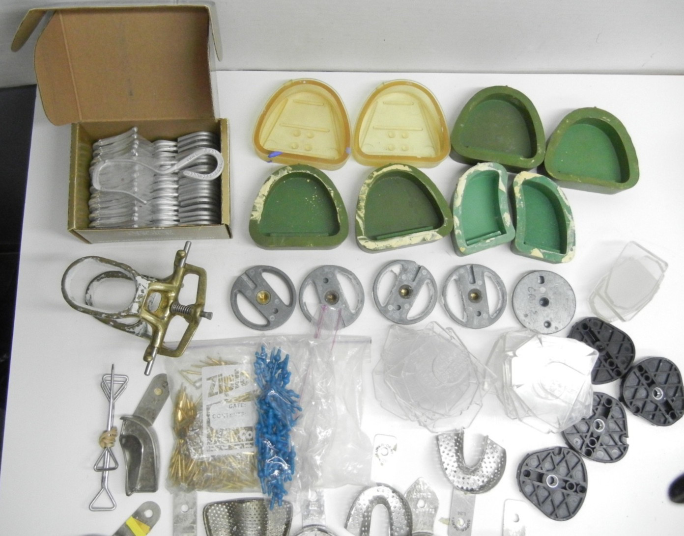 Dental Lab Supplies / Denar/ Vertex base formers/ sprues/ articulator/DVA bases