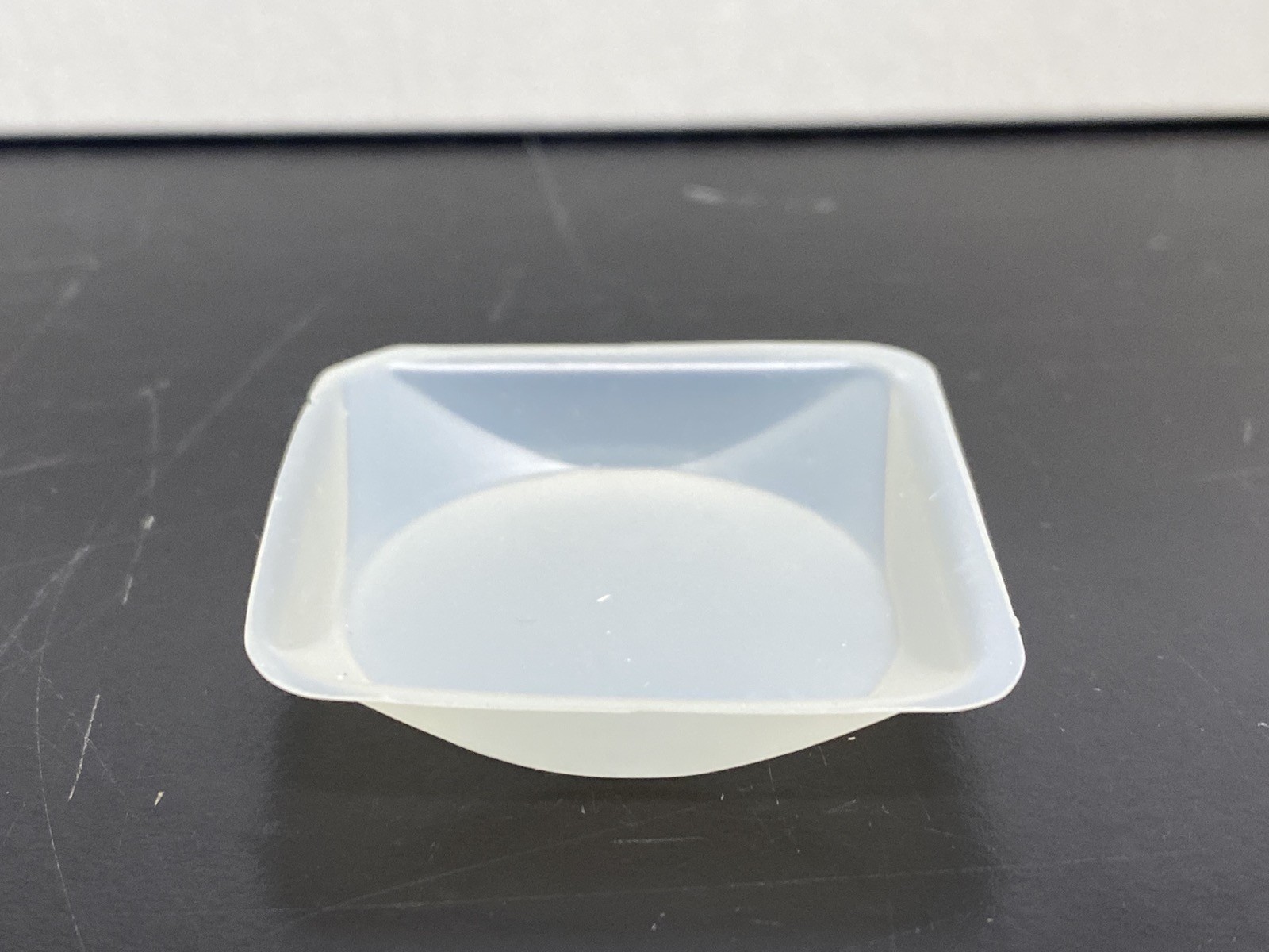 (2950) VWR 7mL Small Polystyrene Weighing Dishes 44mm x 44mm x 7.4mm 12577-005
