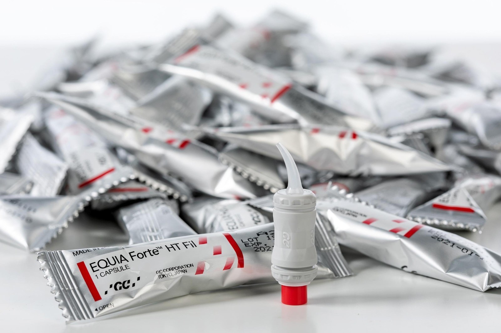 GC EQUIA Forte HT Bulk Fill Fluoride Releasing Glass Hybrid Restorativ System A2