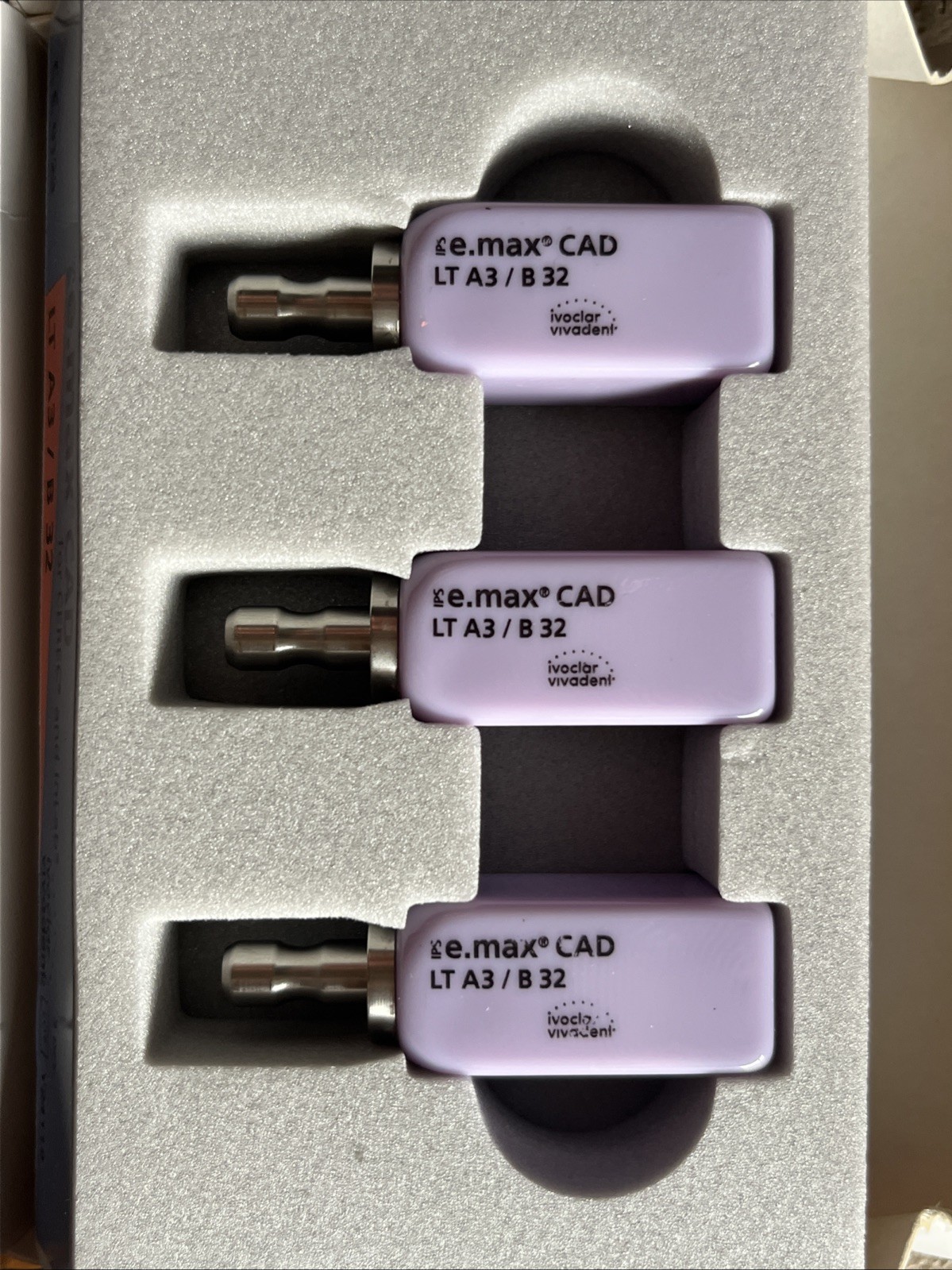 IPS e.max CAD CEREC Implant Blocks LT A3/B32 Ivoclar 3 pk New Open Box
