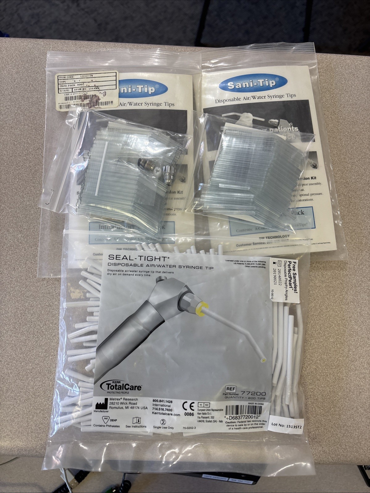 KERR Seal-Tight Disposable Air/Water Syringe Tips REF 77200 & Sani-tip Lot