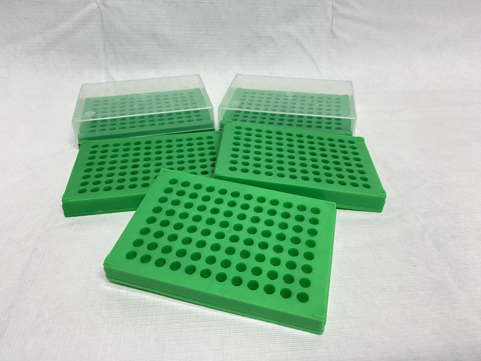 (5) 96-Place Polypropylene Micro Centrifuge Tube Racks w/ 2 Lids 5.4mm ID Green